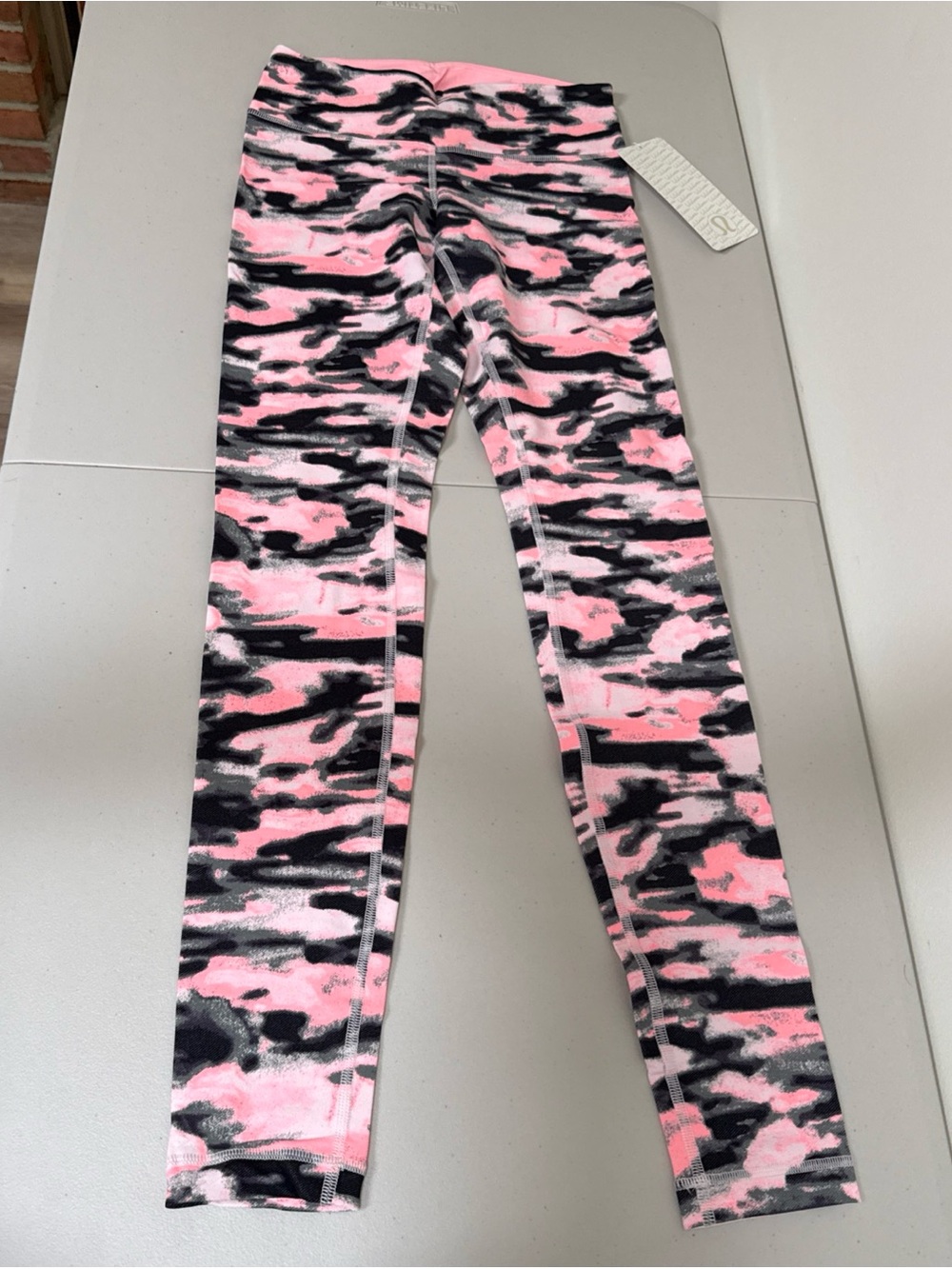 Lululemon Wamo Camo pink black white Active Leggings nwt 4